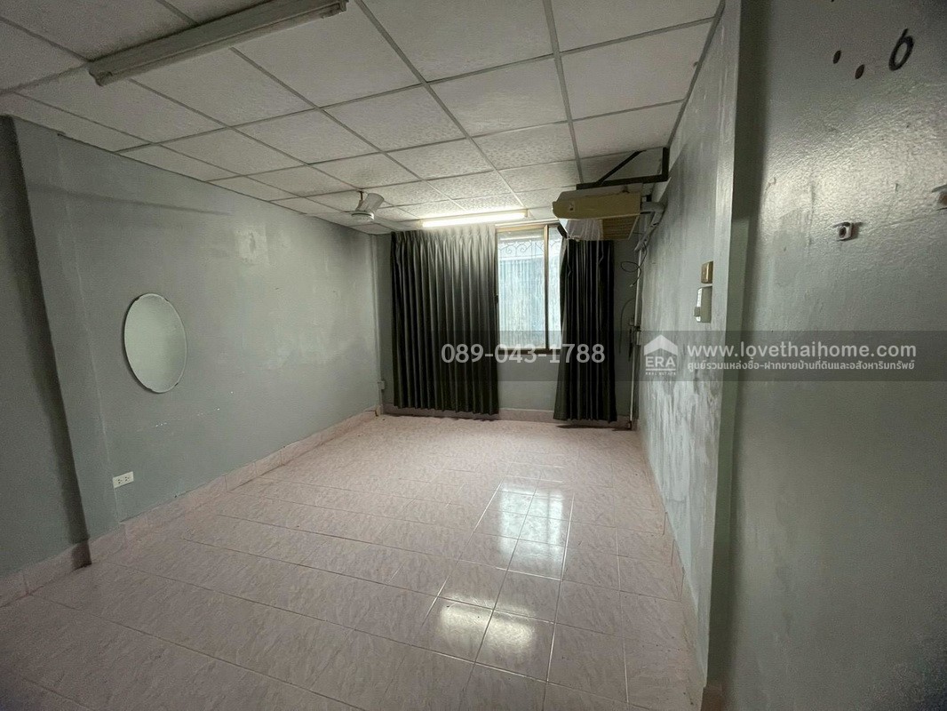 ขายตึกแถว3ชั้น ซอยสาธุประดิษฐ์16 ทำเลใจกลางเมือง พื้นที่10ตรว.ขายเพียงแค่3ล้านเท่านั้น ถูกสุดในย่านนี้แล้วจร้า ห่างจากถนนสาธุประดิษฐ์เพียงแค่50เมตร จะรออะไรอีกคะ รีบเลย!! ของดีราคาถูกแบบนี้มีไม่เยอะนะค่ะ