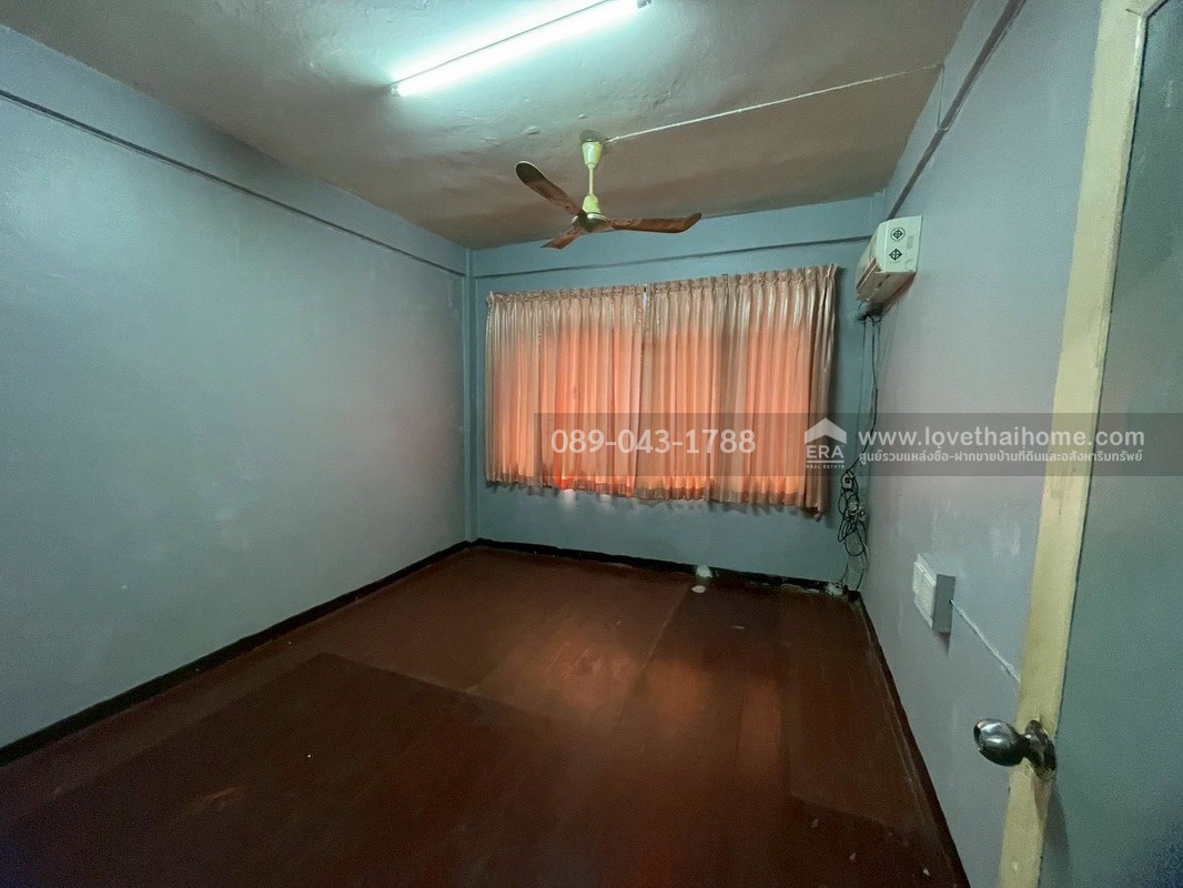 ขายตึกแถว3ชั้น ซอยสาธุประดิษฐ์16 ทำเลใจกลางเมือง พื้นที่10ตรว.ขายเพียงแค่3ล้านเท่านั้น ถูกสุดในย่านนี้แล้วจร้า ห่างจากถนนสาธุประดิษฐ์เพียงแค่50เมตร จะรออะไรอีกคะ รีบเลย!! ของดีราคาถูกแบบนี้มีไม่เยอะนะค่ะ