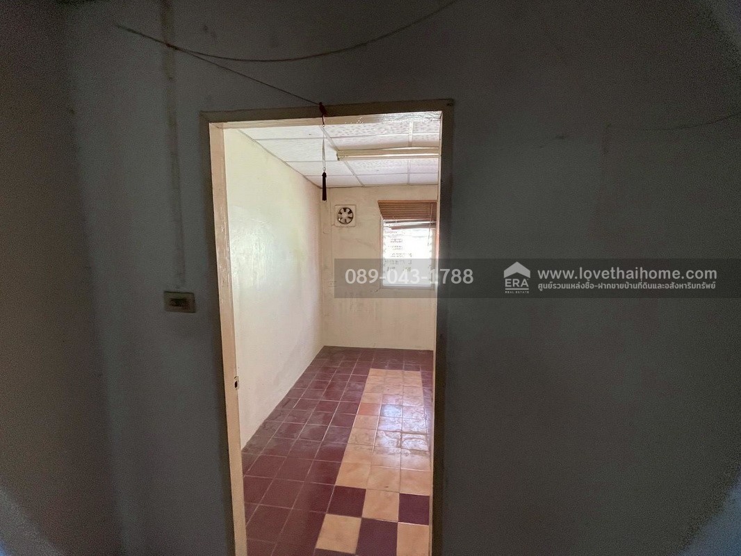 ขายตึกแถว3ชั้น ซอยสาธุประดิษฐ์16 ทำเลใจกลางเมือง พื้นที่10ตรว.ขายเพียงแค่3ล้านเท่านั้น ถูกสุดในย่านนี้แล้วจร้า ห่างจากถนนสาธุประดิษฐ์เพียงแค่50เมตร จะรออะไรอีกคะ รีบเลย!! ของดีราคาถูกแบบนี้มีไม่เยอะนะค่ะ