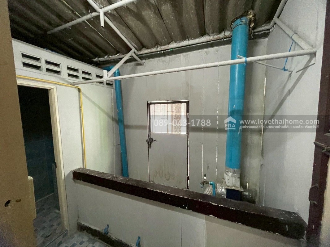 ขายตึกแถว3ชั้น ซอยสาธุประดิษฐ์16 ทำเลใจกลางเมือง พื้นที่10ตรว.ขายเพียงแค่3ล้านเท่านั้น ถูกสุดในย่านนี้แล้วจร้า ห่างจากถนนสาธุประดิษฐ์เพียงแค่50เมตร จะรออะไรอีกคะ รีบเลย!! ของดีราคาถูกแบบนี้มีไม่เยอะนะค่ะ