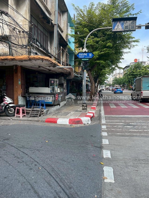 ขายตึกแถว3ชั้น ซอยสาธุประดิษฐ์16 ทำเลใจกลางเมือง พื้นที่10ตรว.ขายเพียงแค่3ล้านเท่านั้น ถูกสุดในย่านนี้แล้วจร้า ห่างจากถนนสาธุประดิษฐ์เพียงแค่50เมตร จะรออะไรอีกคะ รีบเลย!! ของดีราคาถูกแบบนี้มีไม่เยอะนะค่ะ