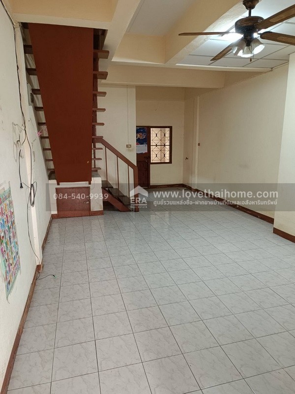 ขายทาวน์เฮ้าส์ 2 ชั้น หมู่บ้านพรไพศาล ปากเกร็ด ซ.สุขาประชาสรรค์3 พื้นที่ 16 ตร.วา ใกล้รถไฟฟ้าสายสีชมพู สถานีแยกปากเกร็ด ขายเพียง 1.4 ล้านบาท ราคาถูกสุดในหมู่บ้าน ปรับปรุงทาสีใหม่ รีบตัดสินใจ ก่อนจะหลุดมือไป