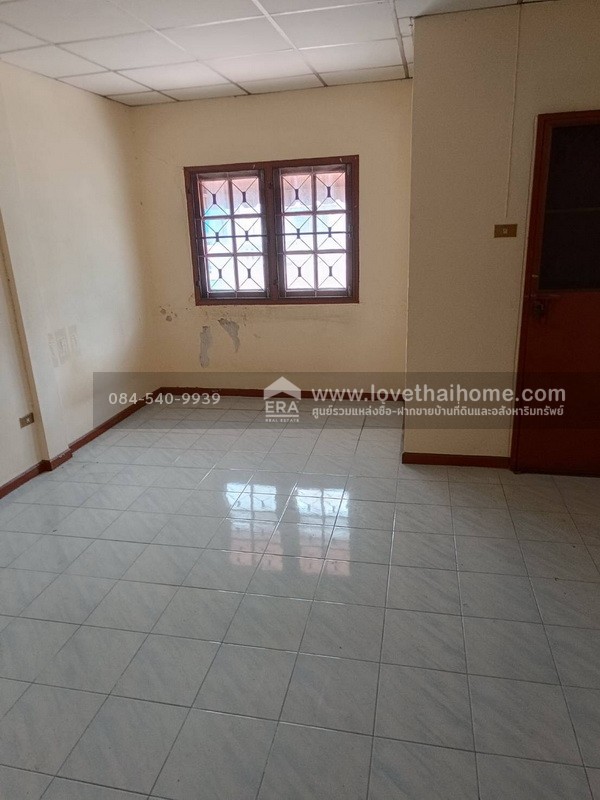 ขายทาวน์เฮ้าส์ 2 ชั้น หมู่บ้านพรไพศาล ปากเกร็ด ซ.สุขาประชาสรรค์3 พื้นที่ 16 ตร.วา ใกล้รถไฟฟ้าสายสีชมพู สถานีแยกปากเกร็ด ขายเพียง 1.4 ล้านบาท ราคาถูกสุดในหมู่บ้าน ปรับปรุงทาสีใหม่ รีบตัดสินใจ ก่อนจะหลุดมือไป