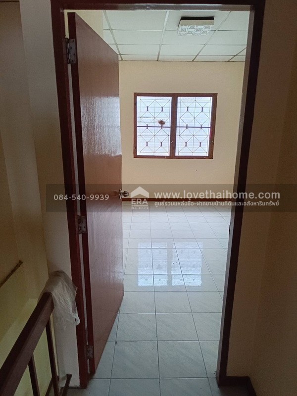 ขายทาวน์เฮ้าส์ 2 ชั้น หมู่บ้านพรไพศาล ปากเกร็ด ซ.สุขาประชาสรรค์3 พื้นที่ 16 ตร.วา ใกล้รถไฟฟ้าสายสีชมพู สถานีแยกปากเกร็ด ขายเพียง 1.4 ล้านบาท ราคาถูกสุดในหมู่บ้าน ปรับปรุงทาสีใหม่ รีบตัดสินใจ ก่อนจะหลุดมือไป