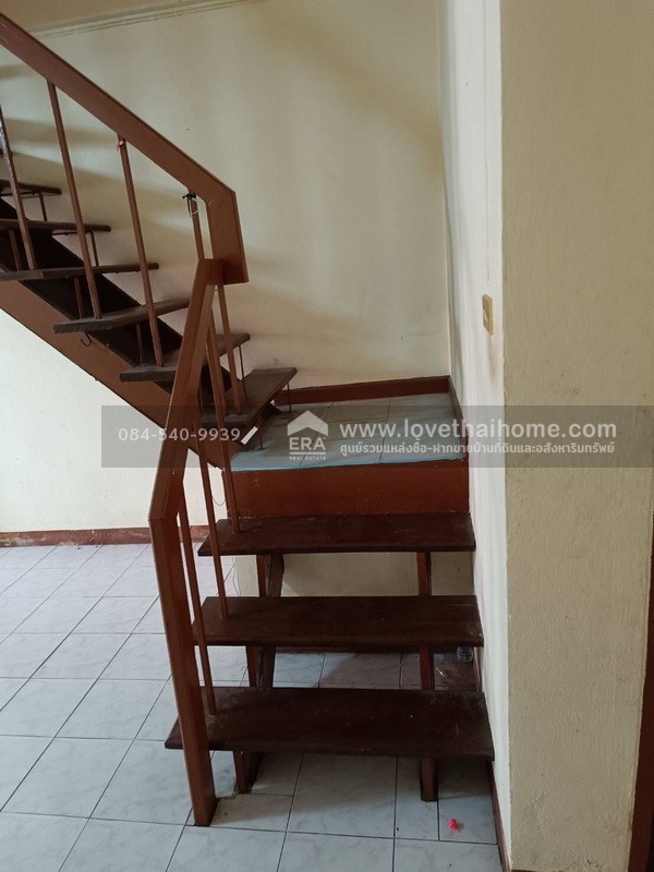 ขายทาวน์เฮ้าส์ 2 ชั้น หมู่บ้านพรไพศาล ปากเกร็ด ซ.สุขาประชาสรรค์3 พื้นที่ 16 ตร.วา ใกล้รถไฟฟ้าสายสีชมพู สถานีแยกปากเกร็ด ขายเพียง 1.4 ล้านบาท ราคาถูกสุดในหมู่บ้าน ปรับปรุงทาสีใหม่ รีบตัดสินใจ ก่อนจะหลุดมือไป