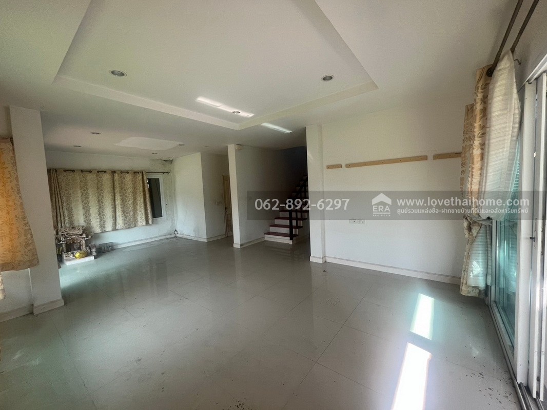 ขายบ้านเดี่ยวย่านหนองจอก หมู่บ้านดิ เอ็กซ์เทนโซ (The Extenso) ถนนสังฆสันติสุข พื้นที่102.7ตารางวา หลังมุม สภาพดี ขายเพียงแค่3.6ล้านบาทเท่านั้น รับประกันเลยว่าหาราคาถูกกว่าหลังนี้ไม่มีอย่างแน่นอนค่ะ