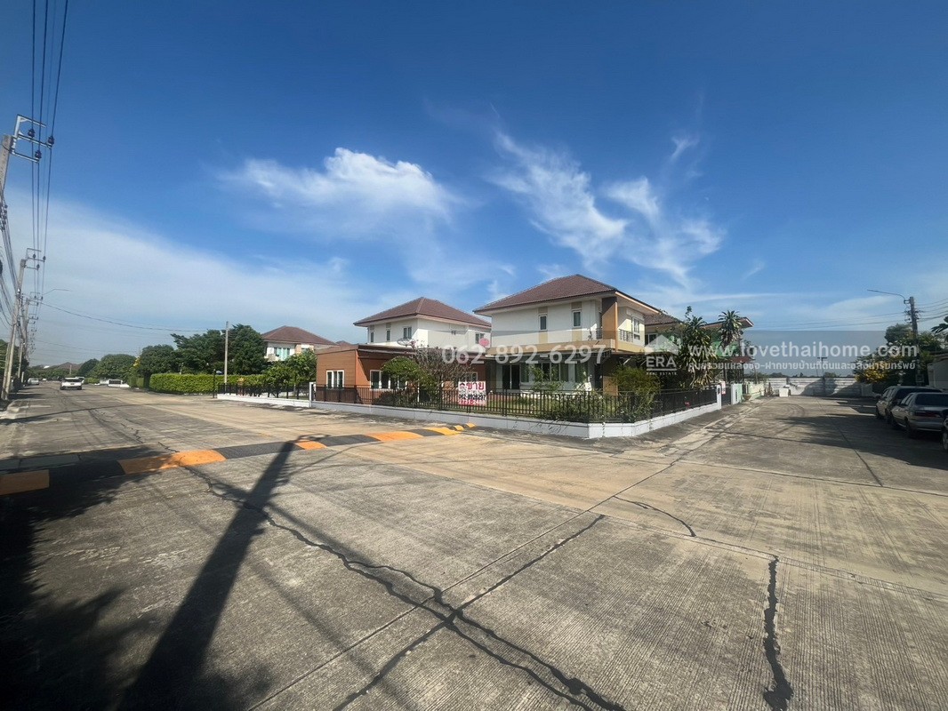 ขายบ้านเดี่ยวย่านหนองจอก หมู่บ้านดิ เอ็กซ์เทนโซ (The Extenso) ถนนสังฆสันติสุข พื้นที่102.7ตารางวา หลังมุม สภาพดี ขายเพียงแค่3.6ล้านบาทเท่านั้น รับประกันเลยว่าหาราคาถูกกว่าหลังนี้ไม่มีอย่างแน่นอนค่ะ