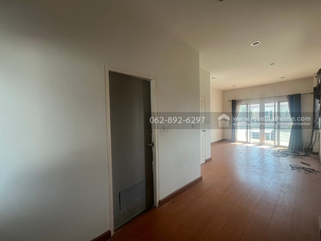 ขายบ้านเดี่ยวย่านหนองจอก หมู่บ้านดิ เอ็กซ์เทนโซ (The Extenso) ถนนสังฆสันติสุข พื้นที่102.7ตารางวา หลังมุม สภาพดี ขายเพียงแค่3.6ล้านบาทเท่านั้น รับประกันเลยว่าหาราคาถูกกว่าหลังนี้ไม่มีอย่างแน่นอนค่ะ