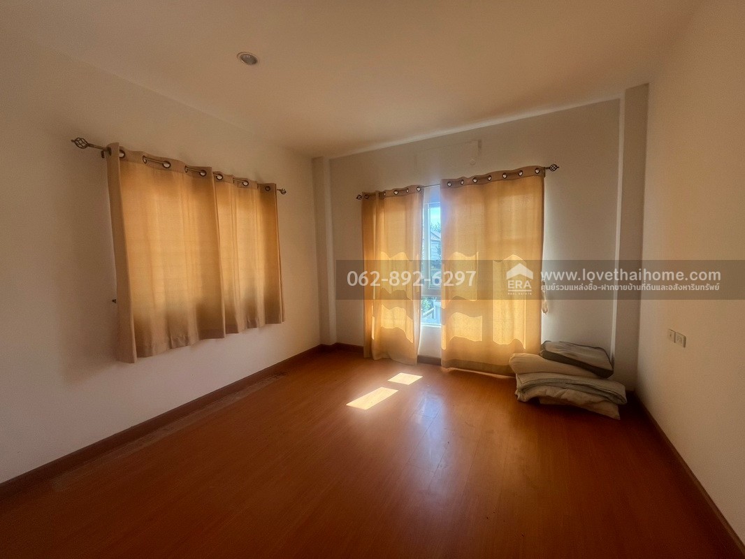 ขายบ้านเดี่ยวย่านหนองจอก หมู่บ้านดิ เอ็กซ์เทนโซ (The Extenso) ถนนสังฆสันติสุข พื้นที่102.7ตารางวา หลังมุม สภาพดี ขายเพียงแค่3.6ล้านบาทเท่านั้น รับประกันเลยว่าหาราคาถูกกว่าหลังนี้ไม่มีอย่างแน่นอนค่ะ