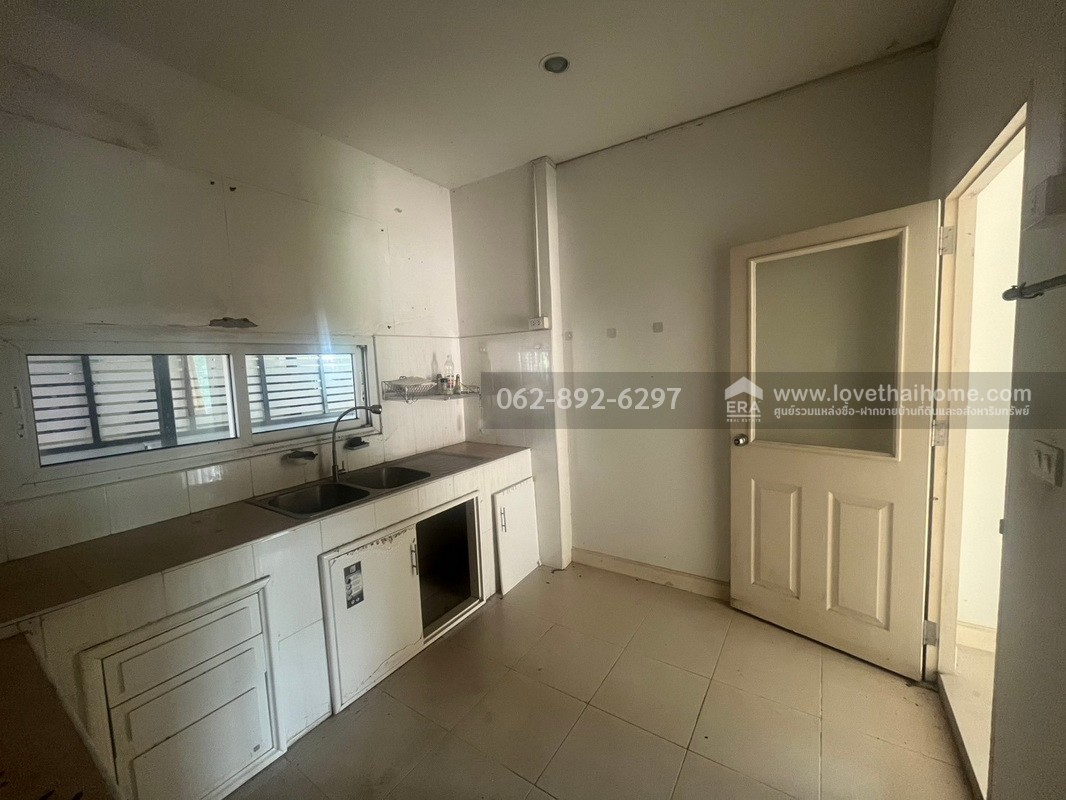 ขายบ้านเดี่ยวย่านหนองจอก หมู่บ้านดิ เอ็กซ์เทนโซ (The Extenso) ถนนสังฆสันติสุข พื้นที่102.7ตารางวา หลังมุม สภาพดี ขายเพียงแค่3.6ล้านบาทเท่านั้น รับประกันเลยว่าหาราคาถูกกว่าหลังนี้ไม่มีอย่างแน่นอนค่ะ