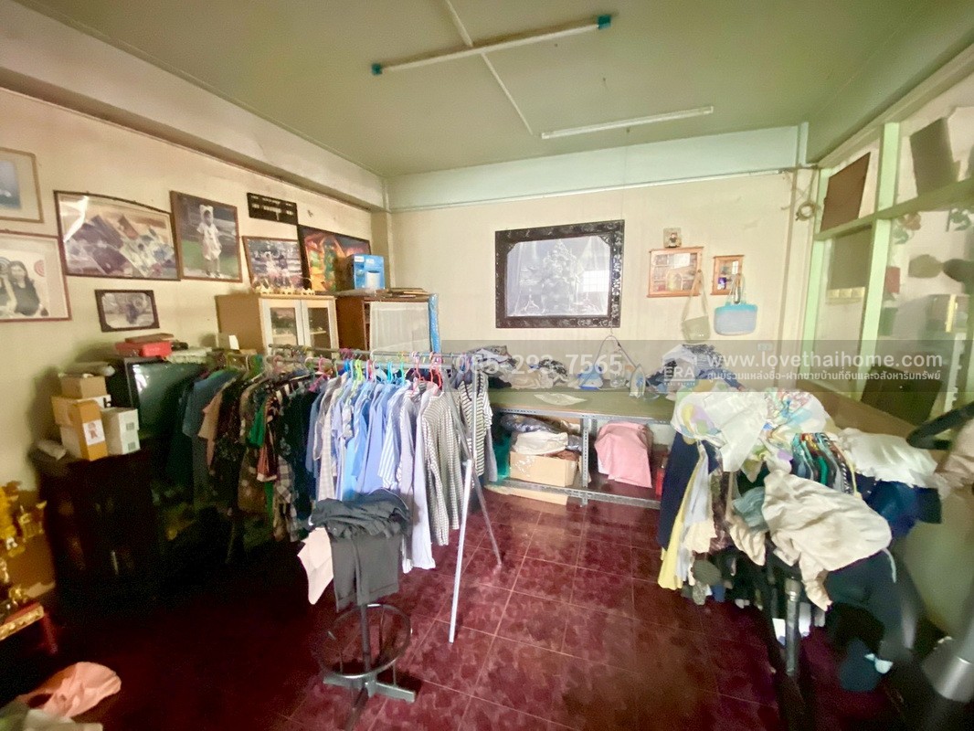 ขายตึกแถว 3.5 ชั้น ติดถนนใหญ่กรุงเทพ-ปทุมธานี ปากซอยสมประสงค์ มี 2 คูหา พื้นที่ 48 ตรว. ทำเลดีมาก เหมาะแก่การลงทุน ใกล้แยกปทุมวิไล เพียง 500 เมตร