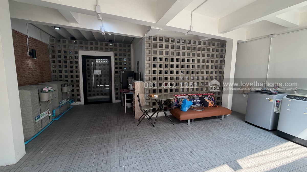 ขายหอพัก3ชั้น ถนนสี่พระยา ซอยถนนนเรศ  พื้นที่29ตรว. ขายเพียง25ล้าน ตึกปรับปรุงใหม่ ติดถนนซอย2ด้าน ทั้งซอยเติมทรัพย์กับซอยน้อมจิตร ห่างจากถนนสี่พระยาเพียงแค่250เมตรเท่านั้น