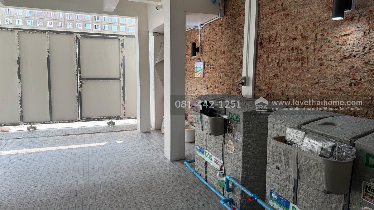 ขายหอพัก3ชั้น ถนนสี่พระยา ซอยถนนนเรศ  พื้นที่29ตรว. ขายเพียง25ล้าน ตึกปรับปรุงใหม่ ติดถนนซอย2ด้าน ทั้งซอยเติมทรัพย์กับซอยน้อมจิตร ห่างจากถนนสี่พระยาเพียงแค่250เมตรเท่านั้น