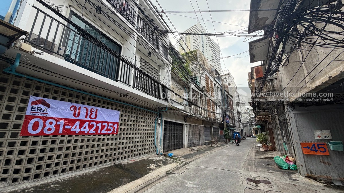 ขายหอพัก3ชั้น ถนนสี่พระยา ซอยถนนนเรศ  พื้นที่29ตรว. ขายเพียง25ล้าน ตึกปรับปรุงใหม่ ติดถนนซอย2ด้าน ทั้งซอยเติมทรัพย์กับซอยน้อมจิตร ห่างจากถนนสี่พระยาเพียงแค่250เมตรเท่านั้น