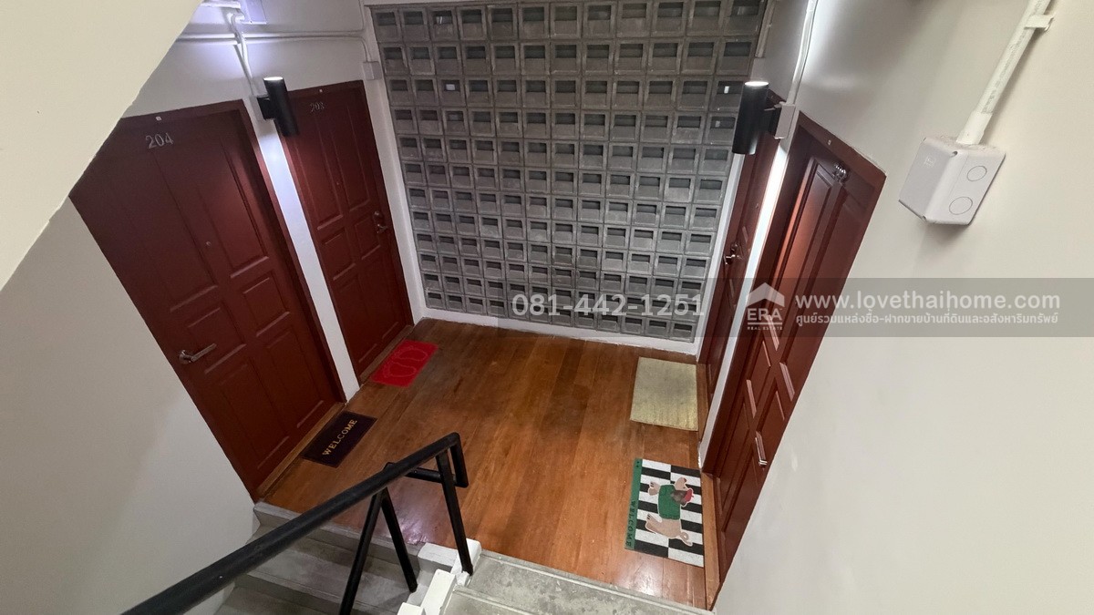 ขายหอพัก3ชั้น ถนนสี่พระยา ซอยถนนนเรศ  พื้นที่29ตรว. ขายเพียง25ล้าน ตึกปรับปรุงใหม่ ติดถนนซอย2ด้าน ทั้งซอยเติมทรัพย์กับซอยน้อมจิตร ห่างจากถนนสี่พระยาเพียงแค่250เมตรเท่านั้น