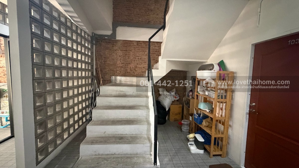 ขายหอพัก3ชั้น ถนนสี่พระยา ซอยถนนนเรศ  พื้นที่29ตรว. ขายเพียง25ล้าน ตึกปรับปรุงใหม่ ติดถนนซอย2ด้าน ทั้งซอยเติมทรัพย์กับซอยน้อมจิตร ห่างจากถนนสี่พระยาเพียงแค่250เมตรเท่านั้น