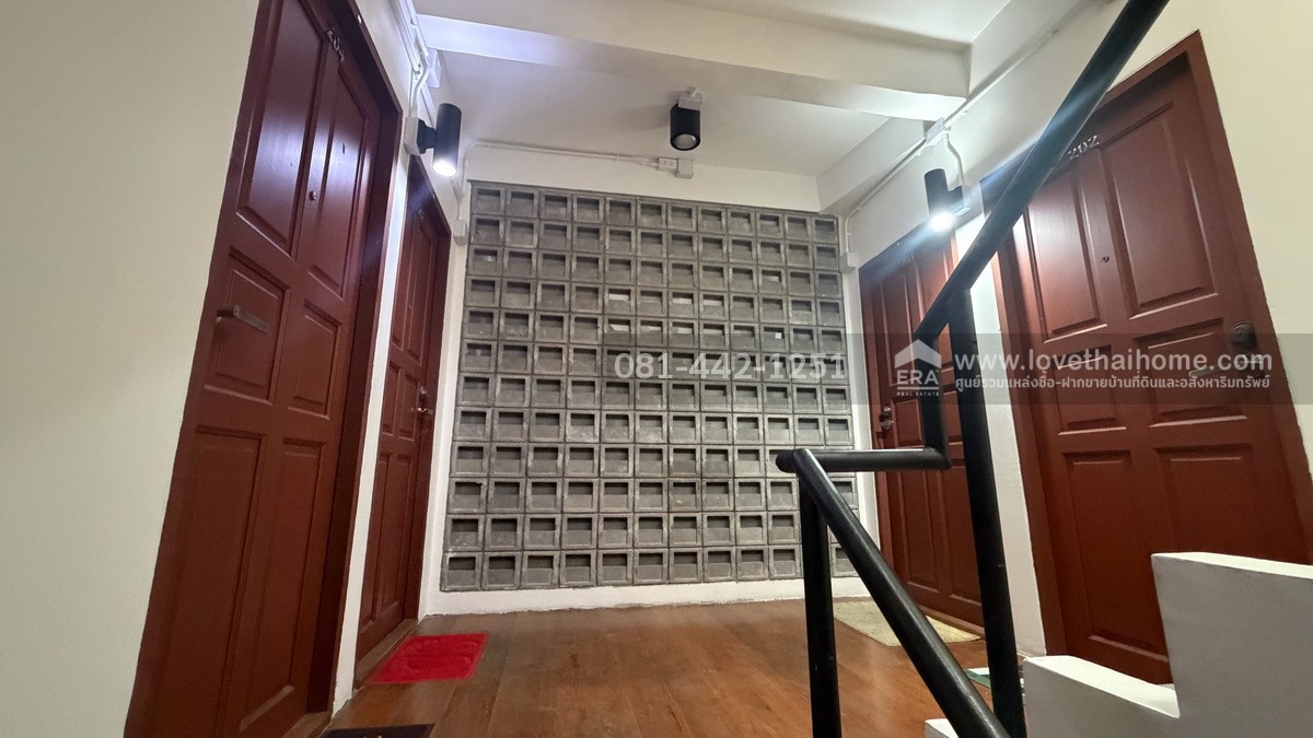 ขายหอพัก3ชั้น ถนนสี่พระยา ซอยถนนนเรศ  พื้นที่29ตรว. ขายเพียง25ล้าน ตึกปรับปรุงใหม่ ติดถนนซอย2ด้าน ทั้งซอยเติมทรัพย์กับซอยน้อมจิตร ห่างจากถนนสี่พระยาเพียงแค่250เมตรเท่านั้น