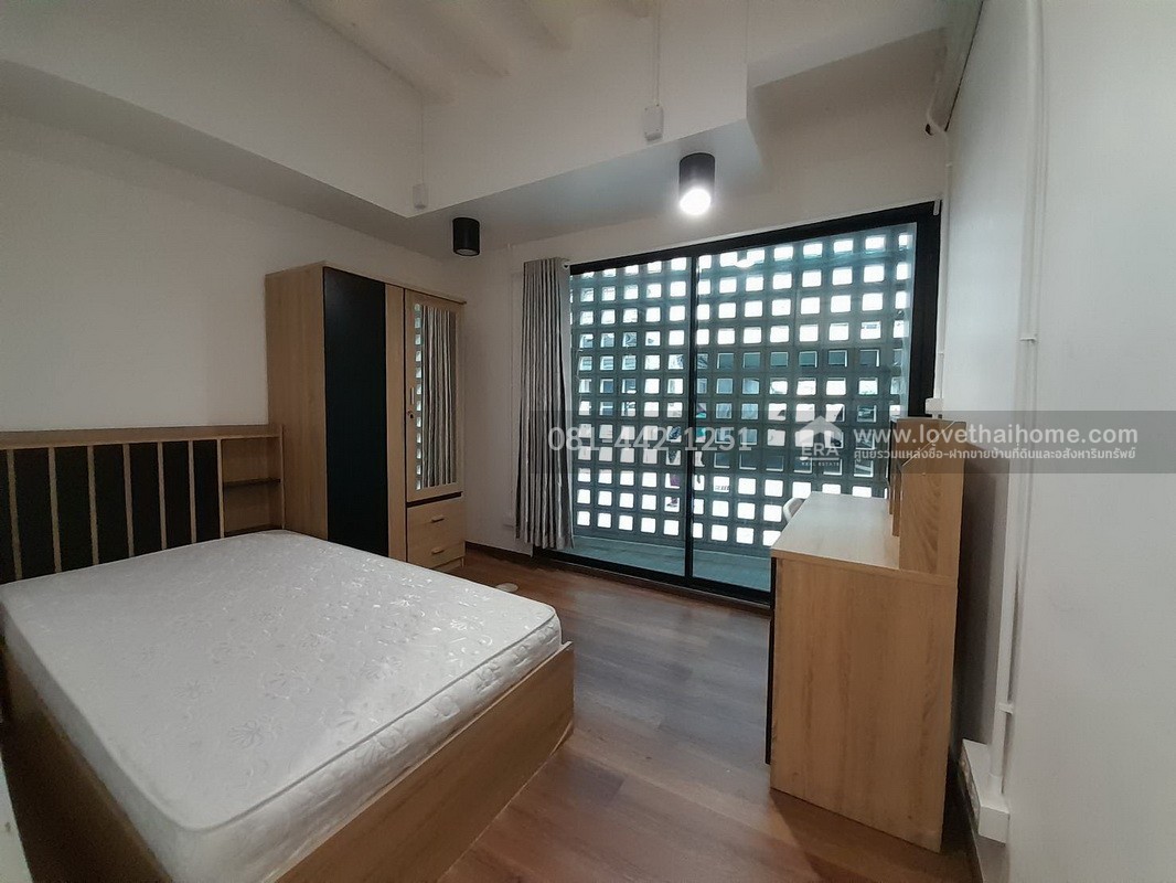 ขายหอพัก3ชั้น ถนนสี่พระยา ซอยถนนนเรศ  พื้นที่29ตรว. ขายเพียง25ล้าน ตึกปรับปรุงใหม่ ติดถนนซอย2ด้าน ทั้งซอยเติมทรัพย์กับซอยน้อมจิตร ห่างจากถนนสี่พระยาเพียงแค่250เมตรเท่านั้น