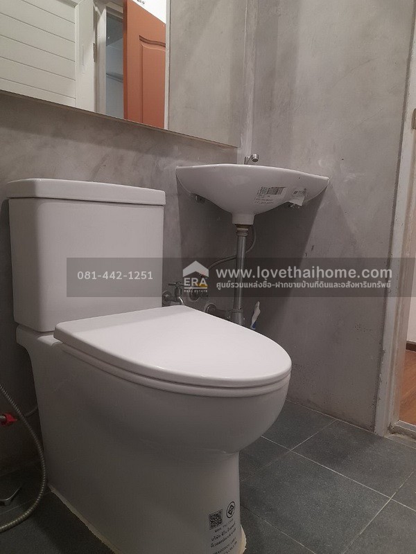 ขายหอพัก3ชั้น ถนนสี่พระยา ซอยถนนนเรศ  พื้นที่29ตรว. ขายเพียง25ล้าน ตึกปรับปรุงใหม่ ติดถนนซอย2ด้าน ทั้งซอยเติมทรัพย์กับซอยน้อมจิตร ห่างจากถนนสี่พระยาเพียงแค่250เมตรเท่านั้น