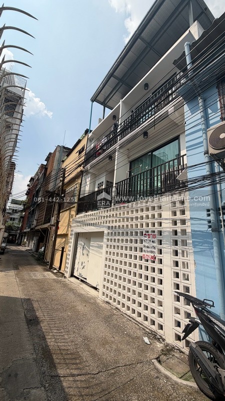 ขายหอพัก3ชั้น ถนนสี่พระยา ซอยถนนนเรศ  พื้นที่29ตรว. ขายเพียง25ล้าน ตึกปรับปรุงใหม่ ติดถนนซอย2ด้าน ทั้งซอยเติมทรัพย์กับซอยน้อมจิตร ห่างจากถนนสี่พระยาเพียงแค่250เมตรเท่านั้น