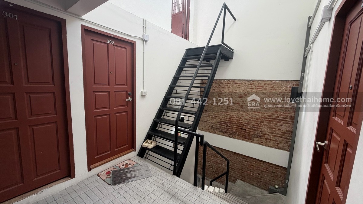 ขายหอพัก3ชั้น ถนนสี่พระยา ซอยถนนนเรศ  พื้นที่29ตรว. ขายเพียง25ล้าน ตึกปรับปรุงใหม่ ติดถนนซอย2ด้าน ทั้งซอยเติมทรัพย์กับซอยน้อมจิตร ห่างจากถนนสี่พระยาเพียงแค่250เมตรเท่านั้น