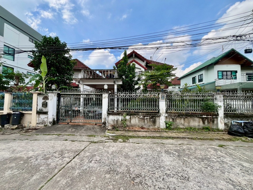 ขายบ้านเดี่ยว 2 ชั้น ซอยมิสทีน ถนนราษฎร์พัฒนา หมู่บ้านเคหะธานี4  พื้นที่ 60 ตารางวา ขายเพียงแค่ 3.5 ล้านบาทเท่านั้น ราคาถูกเท่านี้ หาไม่ได้อีกแล้ว รีบจองด่วน!!