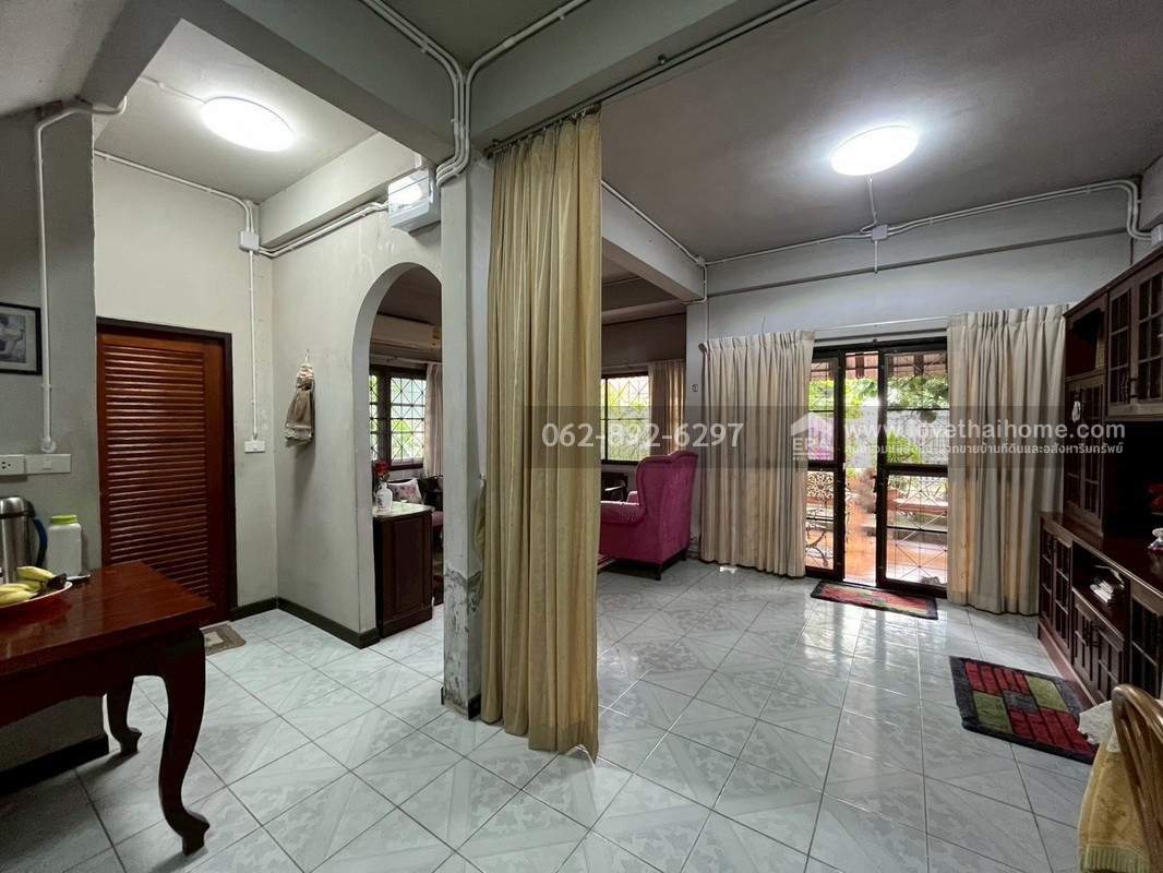 ขายบ้านเดี่ยว 2 ชั้น ซอยมิสทีน ถนนราษฎร์พัฒนา หมู่บ้านเคหะธานี4  พื้นที่ 60 ตารางวา ขายเพียงแค่ 3.5 ล้านบาทเท่านั้น ราคาถูกเท่านี้ หาไม่ได้อีกแล้ว รีบจองด่วน!!