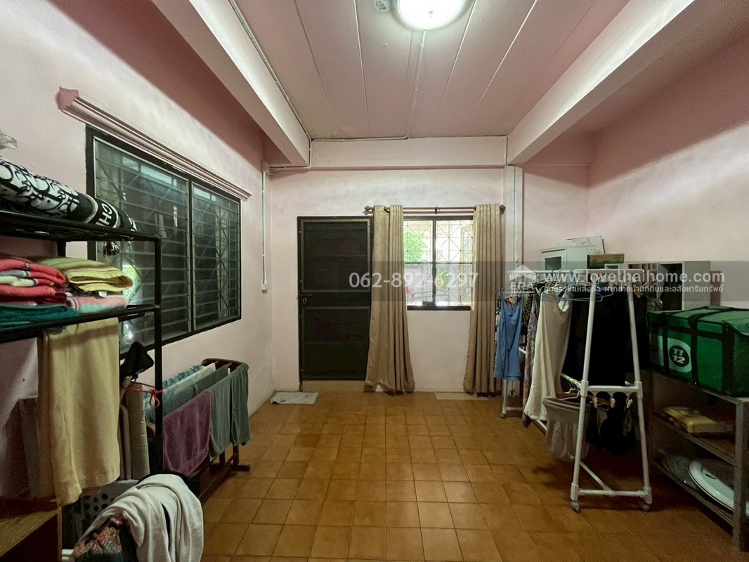 ขายบ้านเดี่ยว 2 ชั้น ซอยมิสทีน ถนนราษฎร์พัฒนา หมู่บ้านเคหะธานี4  พื้นที่ 60 ตารางวา ขายเพียงแค่ 3.5 ล้านบาทเท่านั้น ราคาถูกเท่านี้ หาไม่ได้อีกแล้ว รีบจองด่วน!!