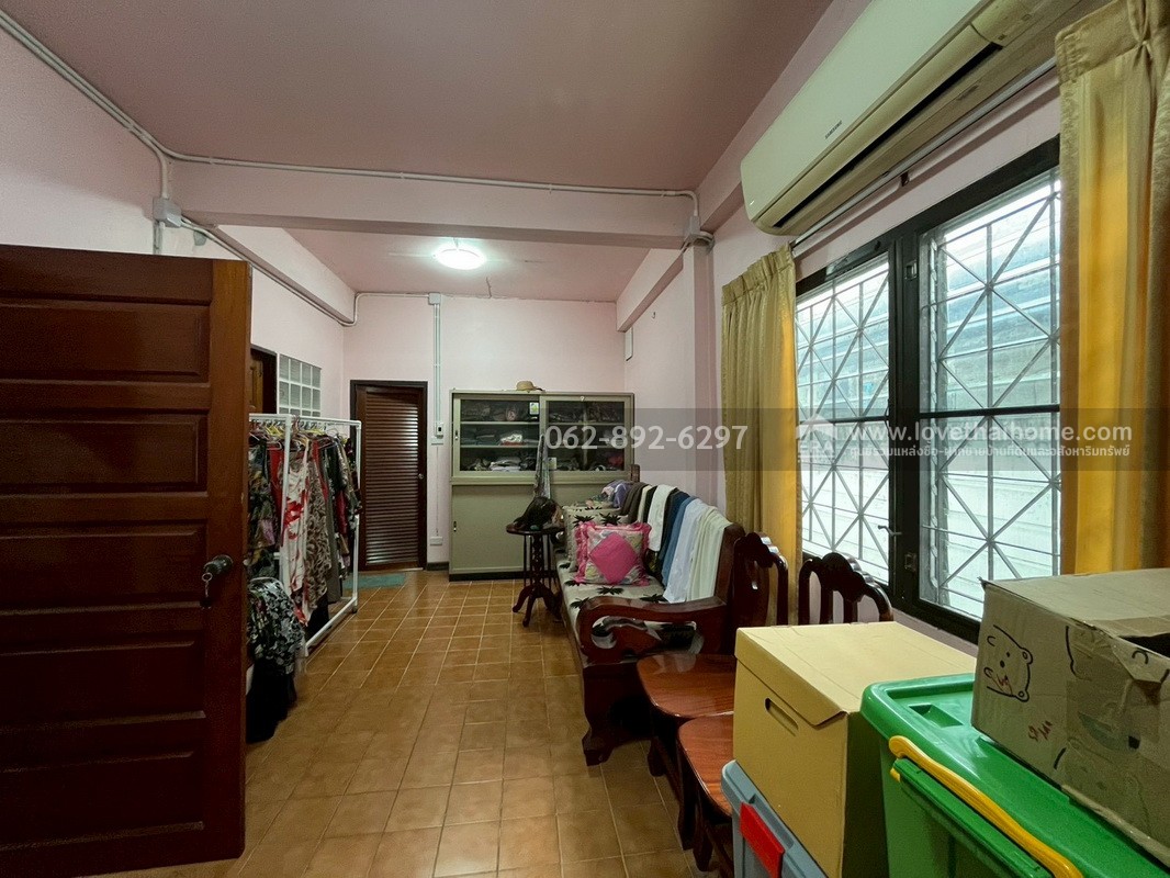 ขายบ้านเดี่ยว 2 ชั้น ซอยมิสทีน ถนนราษฎร์พัฒนา หมู่บ้านเคหะธานี4  พื้นที่ 60 ตารางวา ขายเพียงแค่ 3.5 ล้านบาทเท่านั้น ราคาถูกเท่านี้ หาไม่ได้อีกแล้ว รีบจองด่วน!!