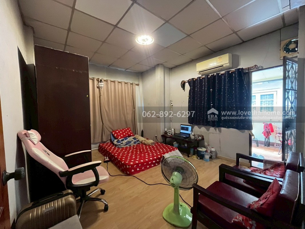 ขายบ้านเดี่ยว 2 ชั้น ซอยมิสทีน ถนนราษฎร์พัฒนา หมู่บ้านเคหะธานี4  พื้นที่ 60 ตารางวา ขายเพียงแค่ 3.5 ล้านบาทเท่านั้น ราคาถูกเท่านี้ หาไม่ได้อีกแล้ว รีบจองด่วน!!