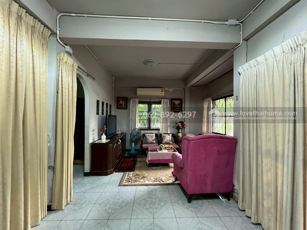 ขายบ้านเดี่ยว 2 ชั้น ซอยมิสทีน ถนนราษฎร์พัฒนา หมู่บ้านเคหะธานี4  พื้นที่ 60 ตารางวา ขายเพียงแค่ 3.5 ล้านบาทเท่านั้น ราคาถูกเท่านี้ หาไม่ได้อีกแล้ว รีบจองด่วน!!