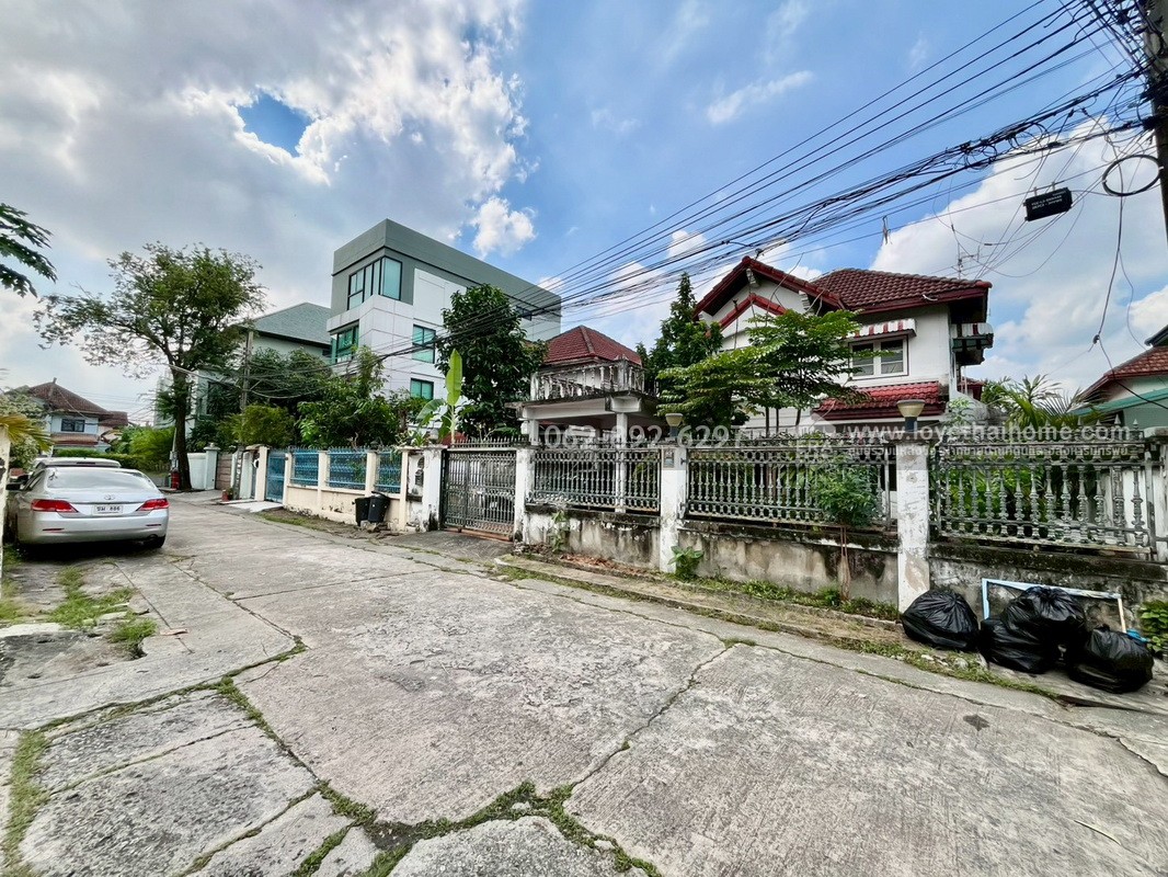 ขายบ้านเดี่ยว 2 ชั้น ซอยมิสทีน ถนนราษฎร์พัฒนา หมู่บ้านเคหะธานี4  พื้นที่ 60 ตารางวา ขายเพียงแค่ 3.5 ล้านบาทเท่านั้น ราคาถูกเท่านี้ หาไม่ได้อีกแล้ว รีบจองด่วน!!