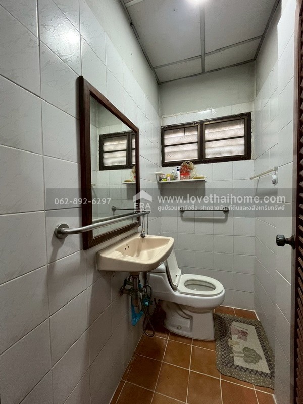 ขายบ้านเดี่ยว 2 ชั้น ซอยมิสทีน ถนนราษฎร์พัฒนา หมู่บ้านเคหะธานี4  พื้นที่ 60 ตารางวา ขายเพียงแค่ 3.5 ล้านบาทเท่านั้น ราคาถูกเท่านี้ หาไม่ได้อีกแล้ว รีบจองด่วน!!