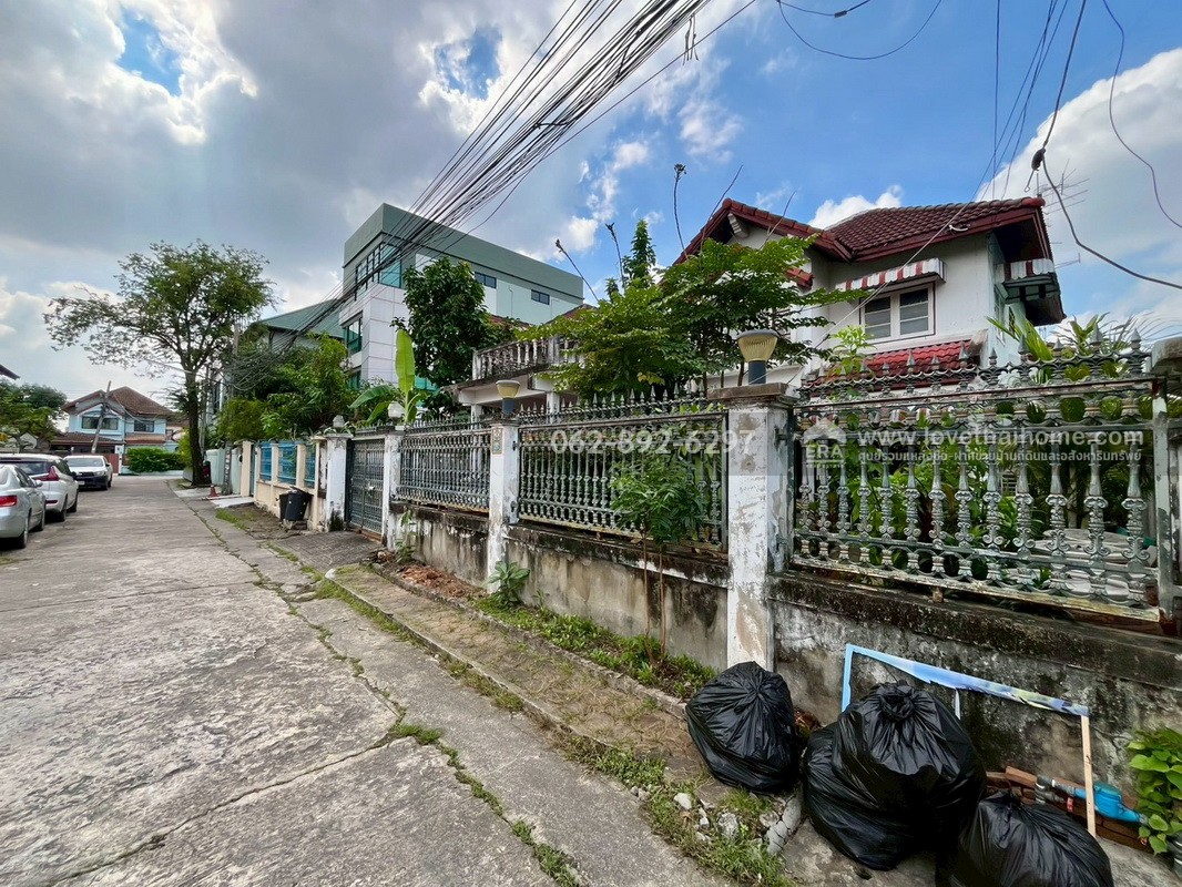 ขายบ้านเดี่ยว 2 ชั้น ซอยมิสทีน ถนนราษฎร์พัฒนา หมู่บ้านเคหะธานี4  พื้นที่ 60 ตารางวา ขายเพียงแค่ 3.5 ล้านบาทเท่านั้น ราคาถูกเท่านี้ หาไม่ได้อีกแล้ว รีบจองด่วน!!