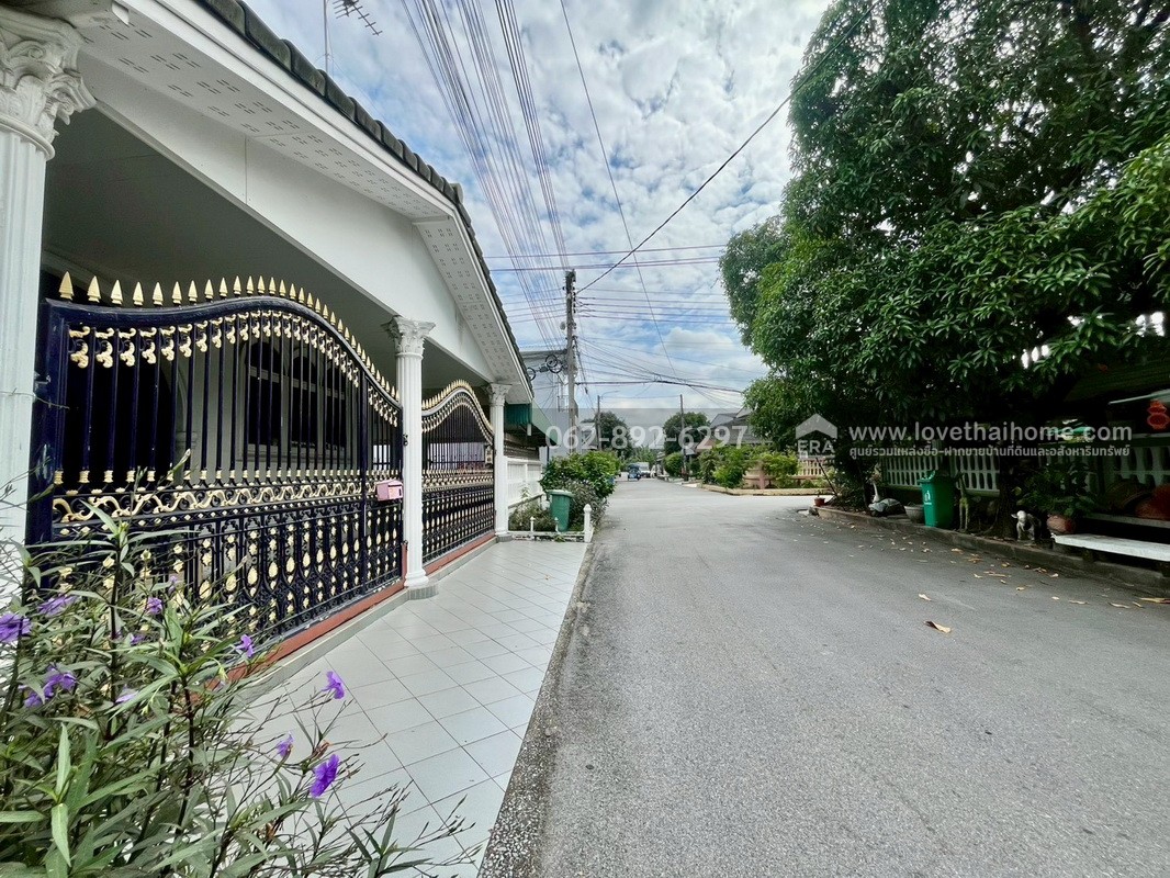 ขายบ้านเดี่ยว ซอยวิภาวดี-รังสิต33 หมู่บ้านเปรมประชา-ดอนเมือง พื้นที่64ตารางวา หลังมุม ขายเพียงแค่ 2.9 ล้านบาทเท่านั้น หาบ้านเดี่ยวย่านนี้ในราคาถูกกว่านี้ไม่มีอีกแล้วค่ะ รีบๆมาดูก่อนพลาดของดีราคาถูก