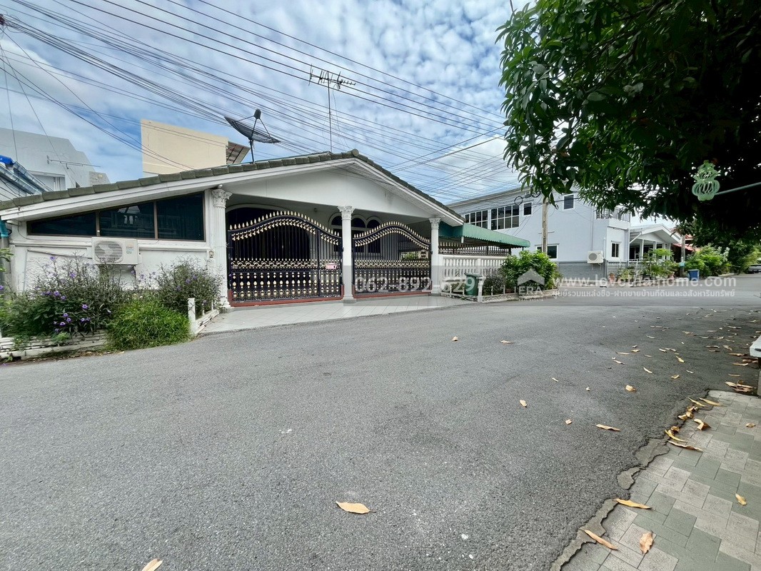 ขายบ้านเดี่ยว ซอยวิภาวดี-รังสิต33 หมู่บ้านเปรมประชา-ดอนเมือง พื้นที่64ตารางวา หลังมุม ขายเพียงแค่ 2.9 ล้านบาทเท่านั้น หาบ้านเดี่ยวย่านนี้ในราคาถูกกว่านี้ไม่มีอีกแล้วค่ะ รีบๆมาดูก่อนพลาดของดีราคาถูก