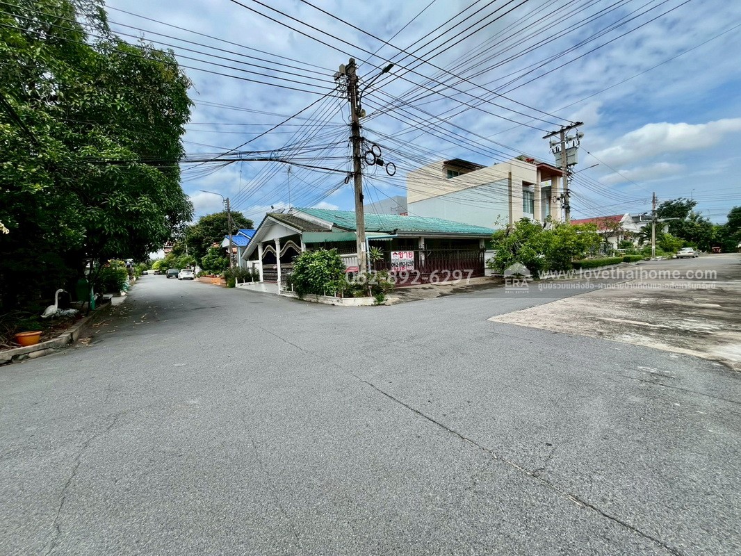 ขายบ้านเดี่ยว ซอยวิภาวดี-รังสิต33 หมู่บ้านเปรมประชา-ดอนเมือง พื้นที่64ตารางวา หลังมุม ขายเพียงแค่ 2.9 ล้านบาทเท่านั้น หาบ้านเดี่ยวย่านนี้ในราคาถูกกว่านี้ไม่มีอีกแล้วค่ะ รีบๆมาดูก่อนพลาดของดีราคาถูก