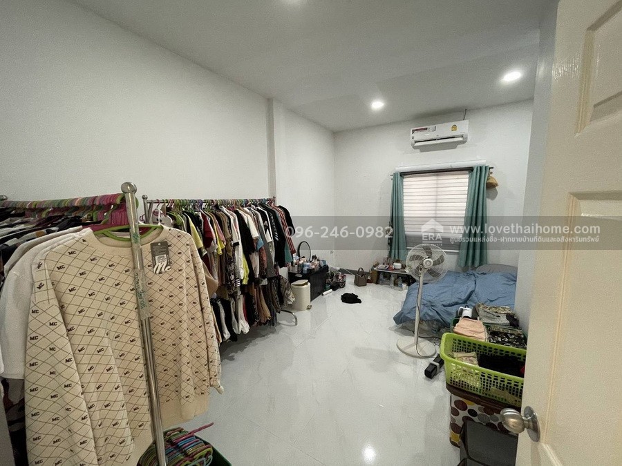 ขายทาวน์เฮ้าส์ รังสิต-นครนายก ซ.60 ธัญบุรี ปทุมธานี พื้นที่ 19.8 ตรว. ใกล้สถาบันติวเตอร์ของคุณหนูดี ราคายังต่อรองได้อีก บ้านยังใหม่ สภาพดีมาก