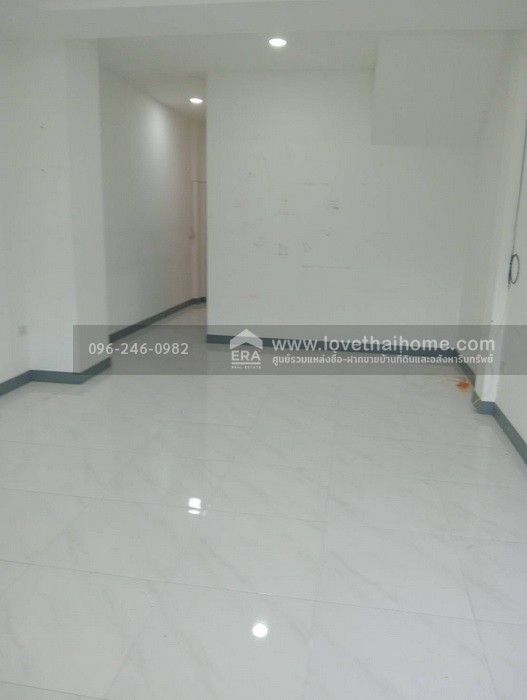 ขายทาวน์เฮ้าส์ รังสิต-นครนายก ซ.60 ธัญบุรี ปทุมธานี พื้นที่ 19.8 ตรว. ใกล้สถาบันติวเตอร์ของคุณหนูดี ราคายังต่อรองได้อีก บ้านยังใหม่ สภาพดีมาก