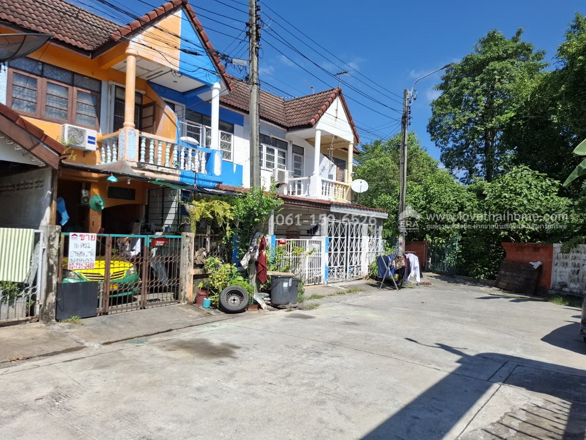 ขายทาวน์เฺฮ้าส์ต่ำกว่าล้านย่านรามอินทรา ซอยคู้บอน27 แยก14 (รามอินทรา กม.8) หมู่บ้านเรือนแก้ว พื้นที่16ตารางวา ขายเพียงแค่9.9แสนเท่านั้น ใครมาก่อนได้ก่อนนะจ๊ะ! บ้านราคาถูกขนาดนี้ในย่านนี้หาไม่ได้อีกแล้ว