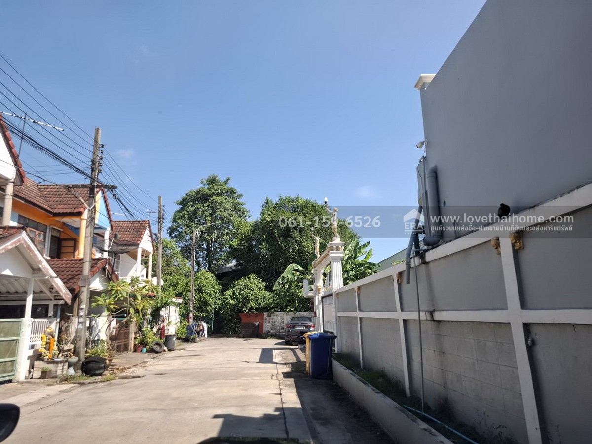 ขายทาวน์เฺฮ้าส์ต่ำกว่าล้านย่านรามอินทรา ซอยคู้บอน27 แยก14 (รามอินทรา กม.8) หมู่บ้านเรือนแก้ว พื้นที่16ตารางวา ขายเพียงแค่9.9แสนเท่านั้น ใครมาก่อนได้ก่อนนะจ๊ะ! บ้านราคาถูกขนาดนี้ในย่านนี้หาไม่ได้อีกแล้ว