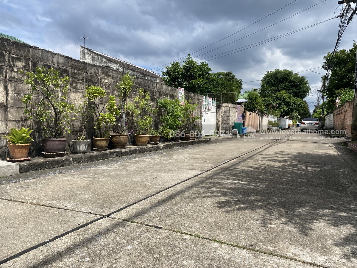 ขายที่ดิน นวมินทร์81 แยก1 (ม.โชคชัยคลองจั่น) บางกะปิ-คลองจั่น พื้นที่ 108 ตรว. เหมาะสร้างบ้านพักอาศัย ทำเลแบบนี้หายากแล้ว ราคาต่อได้ได้อีก