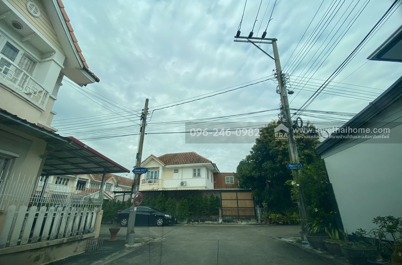 ขายทาวน์เฮ้าส์ ปากเกร็ด นนทบุรี หมู่บ้านเปี่ยมสุขติวานนท์ 2 สุขาประชาสรรค์ 3 พื้นที่ 20 ตรว. ขายถูกที่สุดในโครงการ ทำเลนี้หาราคาแบบนี้ยากแล้ว กว้าง 6x13.3 ม. หันหน้าทิศตะวันออก