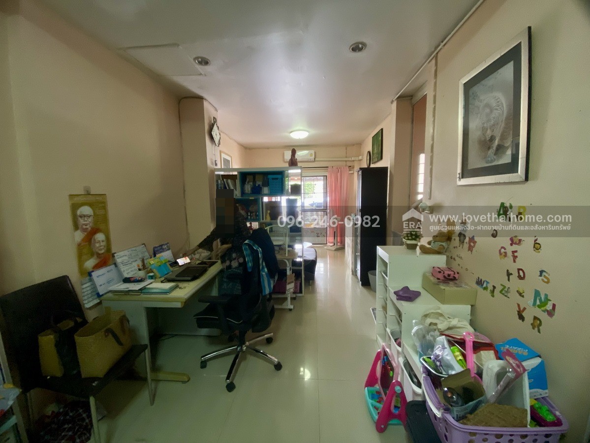 ขายทาวน์เฮ้าส์ ปากเกร็ด นนทบุรี หมู่บ้านเปี่ยมสุขติวานนท์ 2 สุขาประชาสรรค์ 3 พื้นที่ 20 ตรว. ขายถูกที่สุดในโครงการ ทำเลนี้หาราคาแบบนี้ยากแล้ว กว้าง 6x13.3 ม. หันหน้าทิศตะวันออก