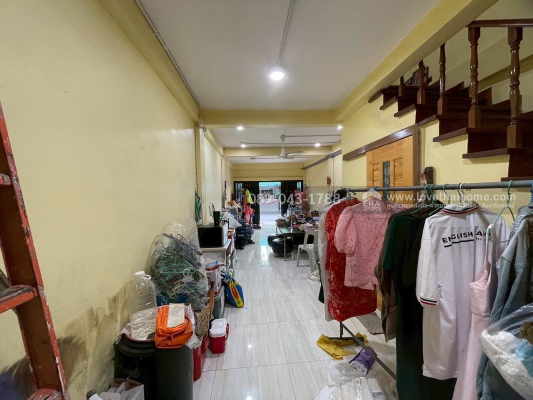 ขายตึกแถว 3 ชั้น ซอยจันทน์43 แยก26-1 หมู่บ้านเพชรไผ่เงิน พื้นที่ 12 ตร.วา ขายเพียง 3.8 ล้านบาท ตกแต่งแล้ว สภาพดี พร้อมเข้าอยู่ ราคาคุ้มที่สุดในโครงการ มีใครให้ได้มากกว่านี้อีกมั้ย!!