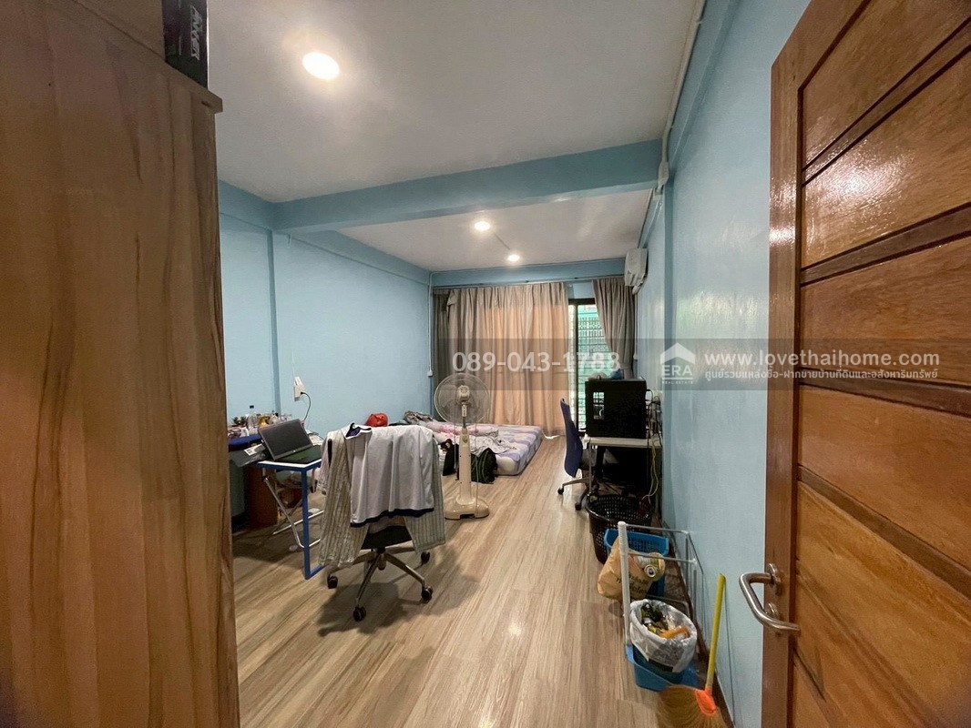 ขายตึกแถว 3 ชั้น ซอยจันทน์43 แยก26-1 หมู่บ้านเพชรไผ่เงิน พื้นที่ 12 ตร.วา ขายเพียง 3.8 ล้านบาท ตกแต่งแล้ว สภาพดี พร้อมเข้าอยู่ ราคาคุ้มที่สุดในโครงการ มีใครให้ได้มากกว่านี้อีกมั้ย!!