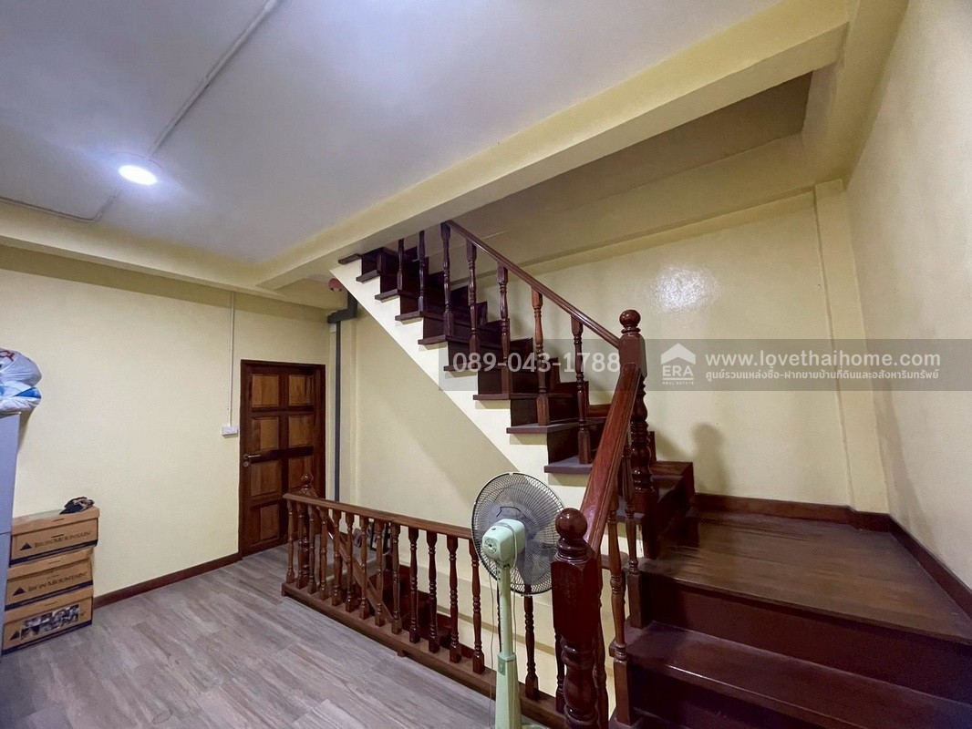 ขายตึกแถว 3 ชั้น ซอยจันทน์43 แยก26-1 หมู่บ้านเพชรไผ่เงิน พื้นที่ 12 ตร.วา ขายเพียง 3.8 ล้านบาท ตกแต่งแล้ว สภาพดี พร้อมเข้าอยู่ ราคาคุ้มที่สุดในโครงการ มีใครให้ได้มากกว่านี้อีกมั้ย!!