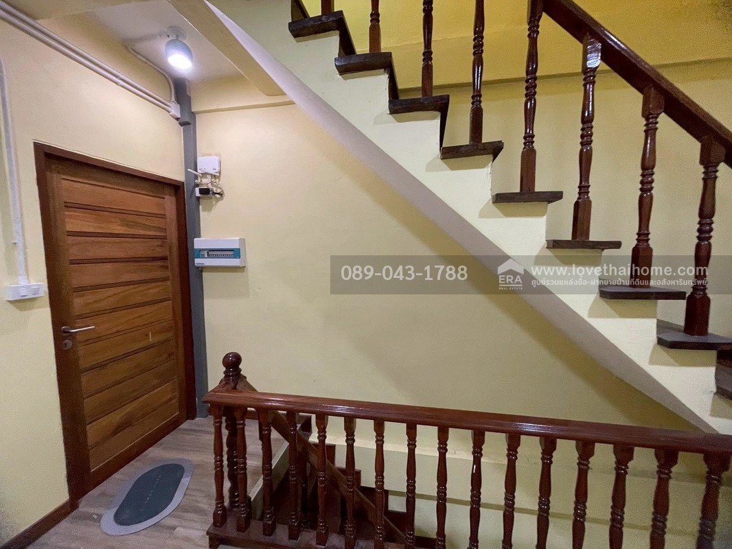 ขายตึกแถว 3 ชั้น ซอยจันทน์43 แยก26-1 หมู่บ้านเพชรไผ่เงิน พื้นที่ 12 ตร.วา ขายเพียง 3.8 ล้านบาท ตกแต่งแล้ว สภาพดี พร้อมเข้าอยู่ ราคาคุ้มที่สุดในโครงการ มีใครให้ได้มากกว่านี้อีกมั้ย!!