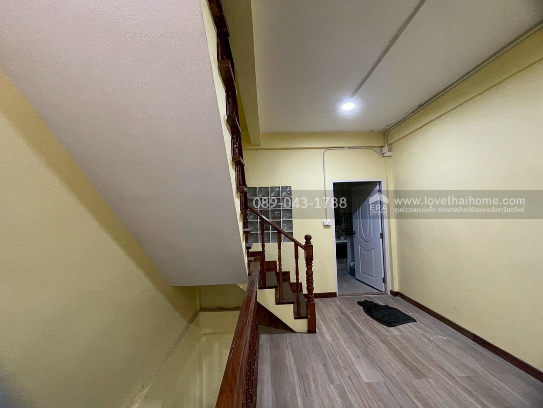 ขายตึกแถว 3 ชั้น ซอยจันทน์43 แยก26-1 หมู่บ้านเพชรไผ่เงิน พื้นที่ 12 ตร.วา ขายเพียง 3.8 ล้านบาท ตกแต่งแล้ว สภาพดี พร้อมเข้าอยู่ ราคาคุ้มที่สุดในโครงการ มีใครให้ได้มากกว่านี้อีกมั้ย!!