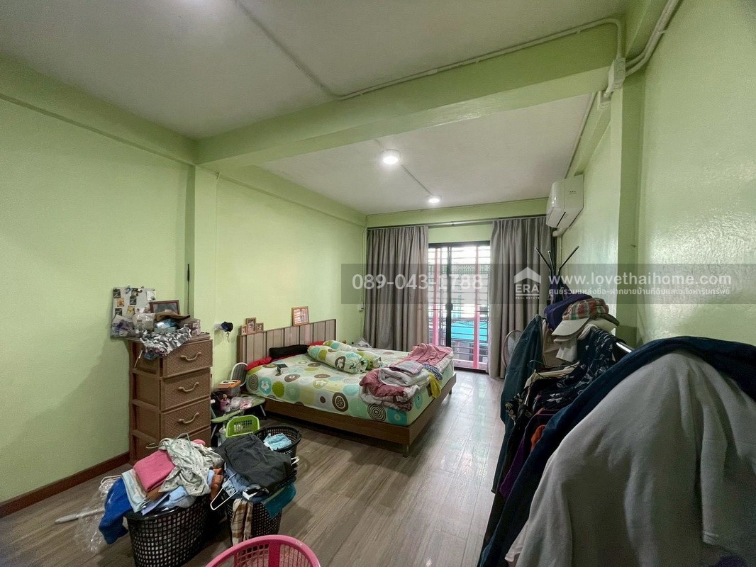 ขายตึกแถว 3 ชั้น ซอยจันทน์43 แยก26-1 หมู่บ้านเพชรไผ่เงิน พื้นที่ 12 ตร.วา ขายเพียง 3.8 ล้านบาท ตกแต่งแล้ว สภาพดี พร้อมเข้าอยู่ ราคาคุ้มที่สุดในโครงการ มีใครให้ได้มากกว่านี้อีกมั้ย!!